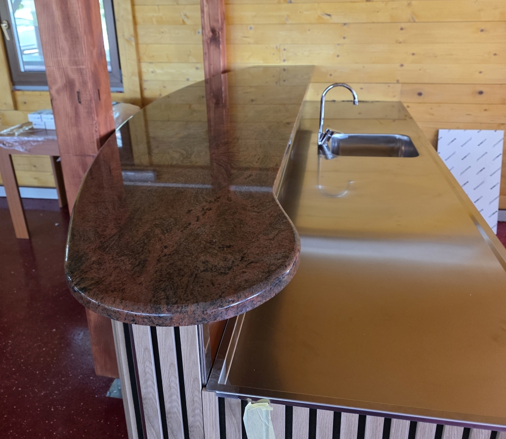Steinbar im Innenbereich